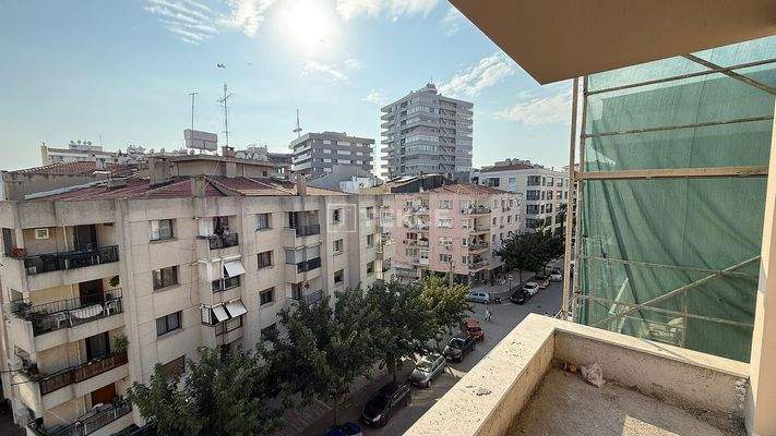 Apartments in a New Building near the Sea in İzmir Karşıyaka
