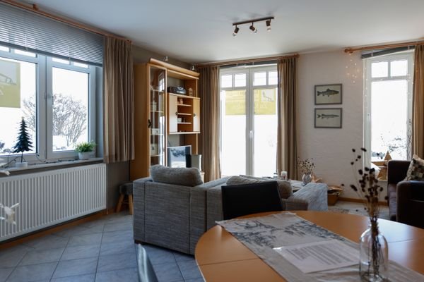 Wohnzimmer Essecke Blick zur Sitzecke.jpg