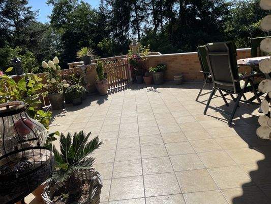 große Sonnenterrasse