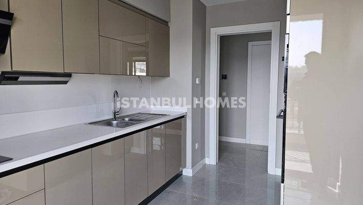 Apartments in a Secure Complex with Pool in Kartal Istanbul