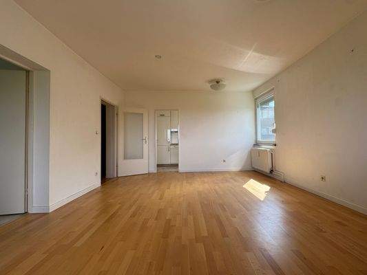 Wohnzimmer mit Küchenzugang