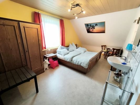 Schlafzimmer 3 OG