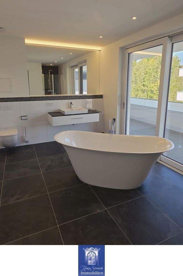 Dachtraum - Ruhig und grün! Große Terrasse, modernes Bad mit freistehender Wanne! - Photo 3