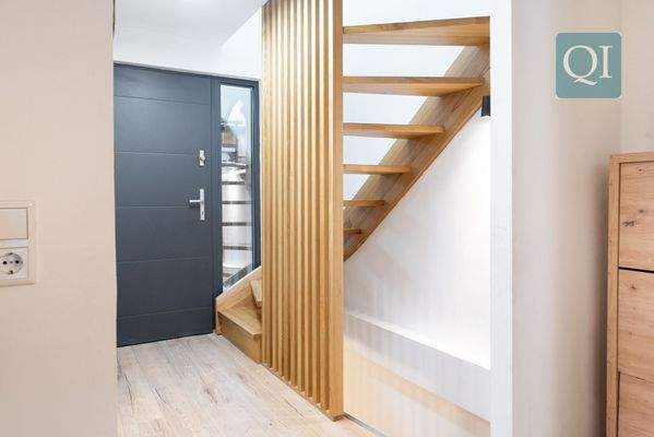 QI-6899 Eingangsbereich