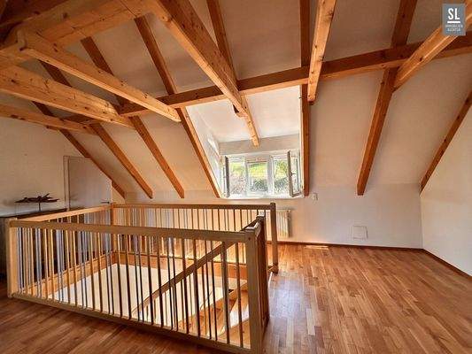 Galerie, rechts Schlafzimmer links Badezimmer