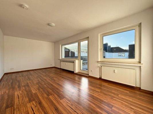 Wohnzimmer mit Balkon