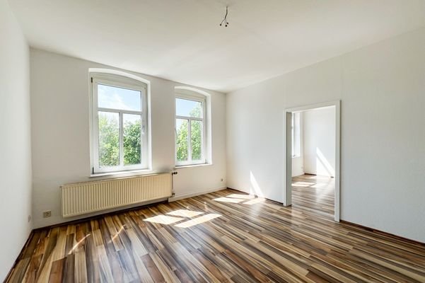 1. Schlafzimmer mit Blick ins 2.Schlafzimmer
