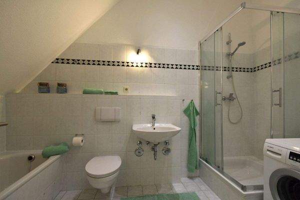 Vollbad mit Dusche.jpg