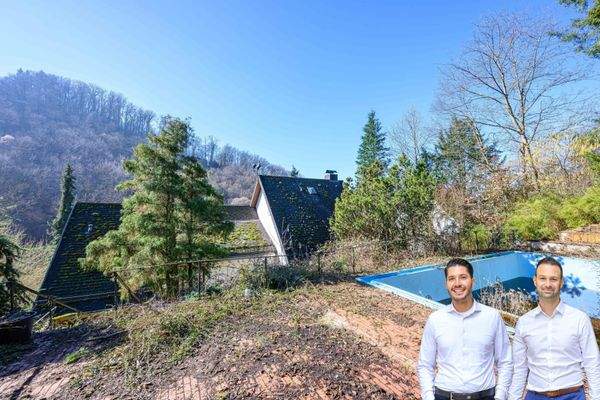 Poolbereich oberhalb des Hauses