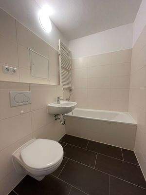 Musterfoto Bad mit Wanne