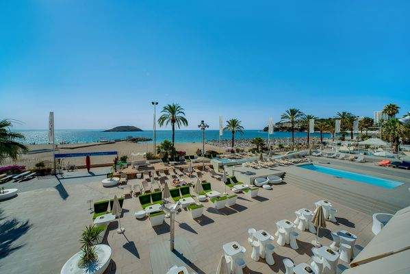 Community pool in apartment in Magaluf 3