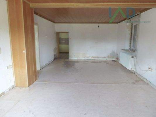 Wohnzimmer mit Eingang Küche E