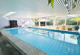 Schwimmhalle