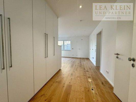 Flur mit hochwertigem Einbauschrank