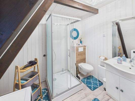 CAM01223G0-PR0125-STILL001