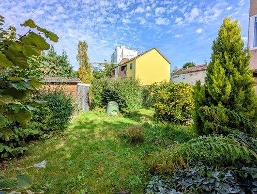 Garten mit Gartenhaus