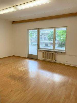 Leerer Raum mit Fenster