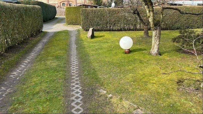 Grundstück Auffahrt