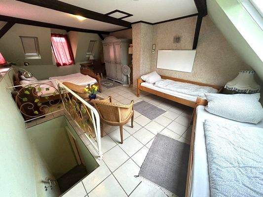 großes Schlafstudio im DG (21,49 qm)