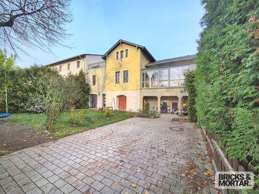 Garten und PKW-Stellplatz