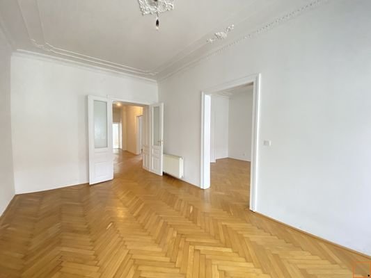 Büro rechts - straßenseitig