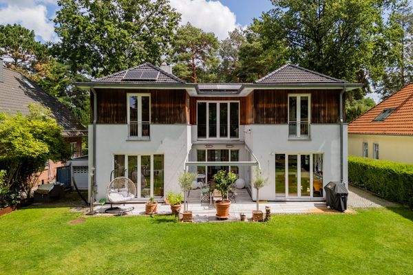 House view from the garden side