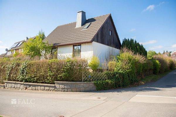 Hausansicht seitlich - (KI generiert)