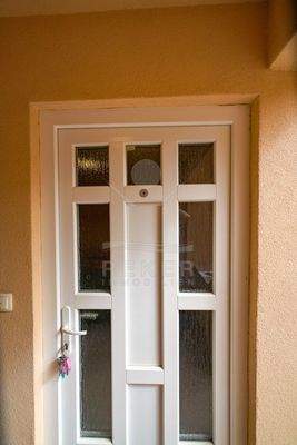 Appartement 4: offener Wohnbereich mit Schlafzimmer, Bad & überdachter Terrasse