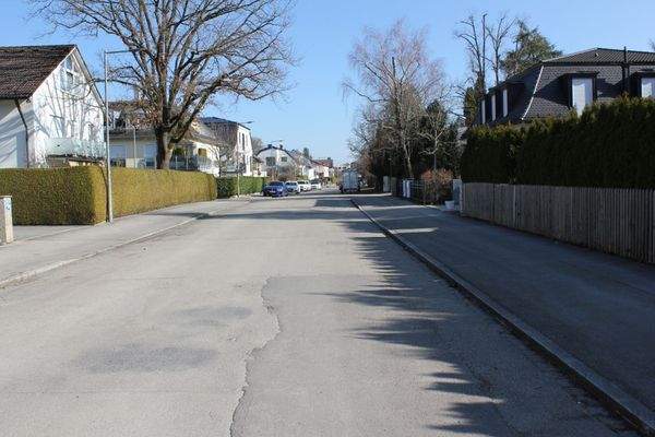 Anliegerstrasse zum Grundstück