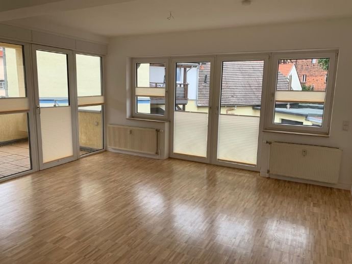 Hochwertiges 4-Zimmer-Appartement, 2 Bäder, Parkettboden und Balkon