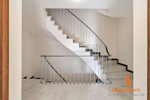 Gepflegter Treppenaufgang