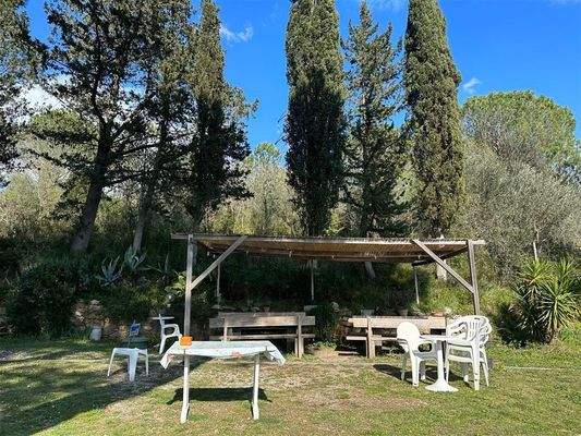 Terrasse im Freien vor dem Gastraum