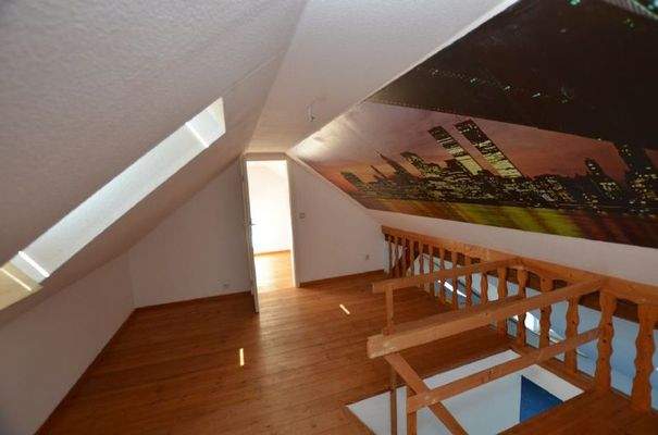 obererer Bereich zum schlafen und arbeiten