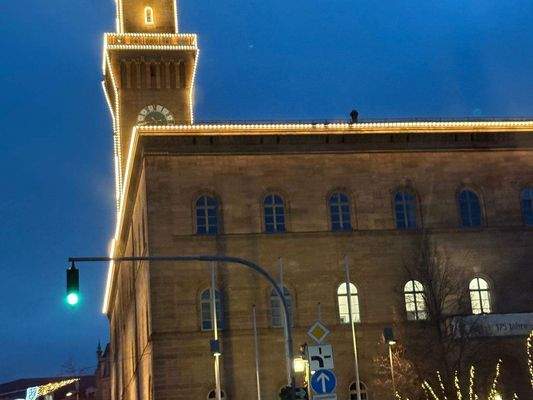 Fürther Rathaus zu Weihnachten 