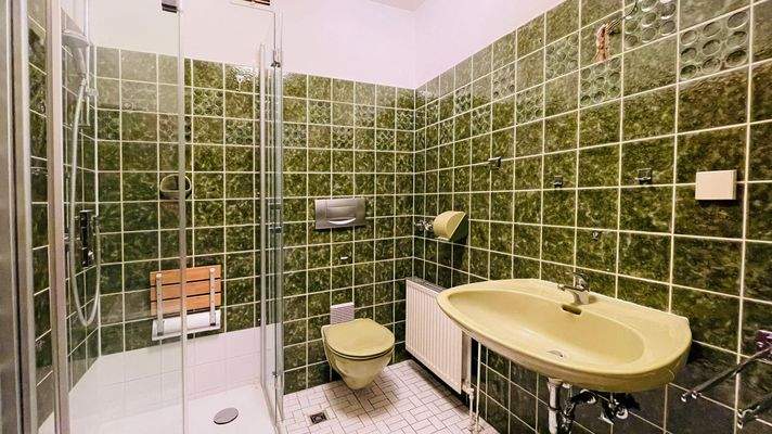 Vollbad im Erdgeschoss