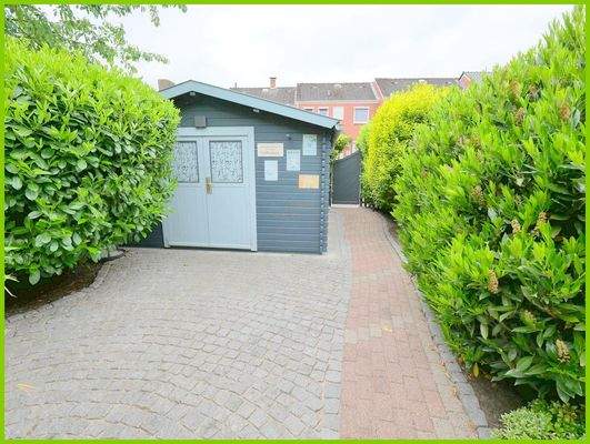 Garten mit Gartenhaus