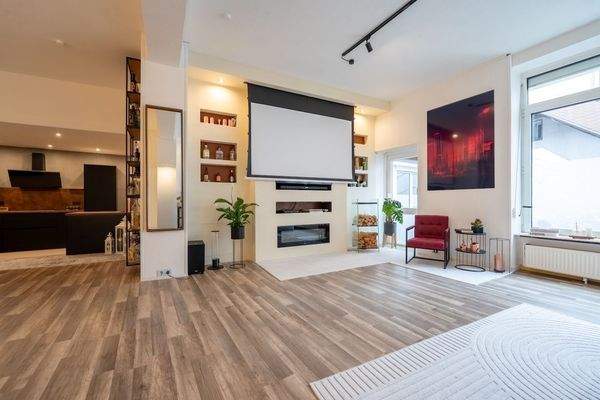 Beamer Leinwand im Wohnzimmer