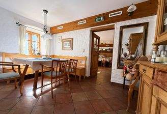 Extrastube oberhalb der Ausschank / Bar