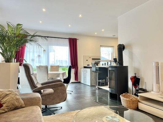 Das großzügige Wohnzimmer