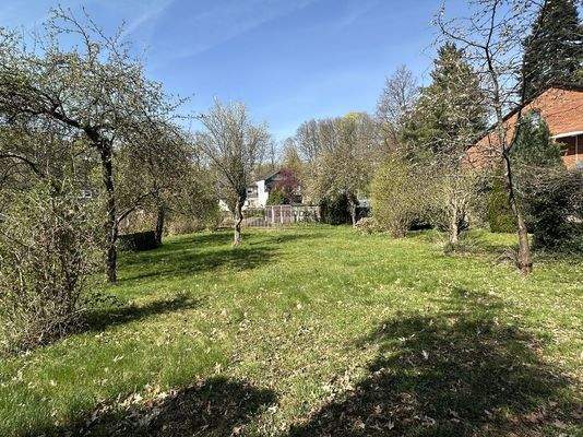 angrenzendes Baugrundstück