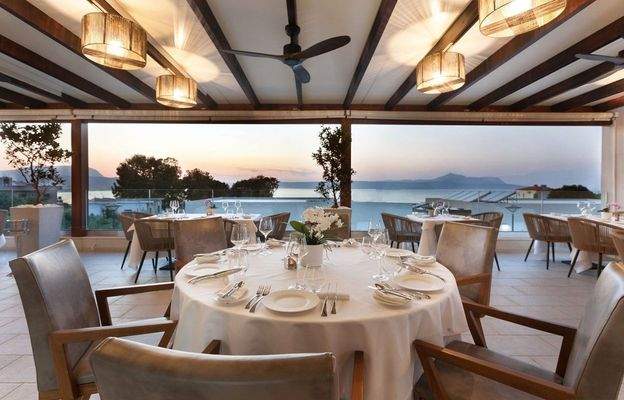 Hotel-for-sale-in-Chania-For-Sale-Hotel-for-sale-i