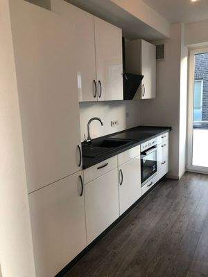 offene Küche mit Trennwand zum Wohnzimmer