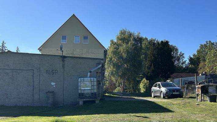 Garagen und Stellplätze