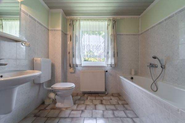 Badezimmer im Erdgeschoss