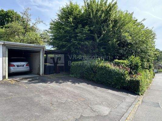 Garage und Stellplatz