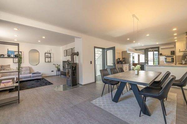 offener Wohn- und Essbereich