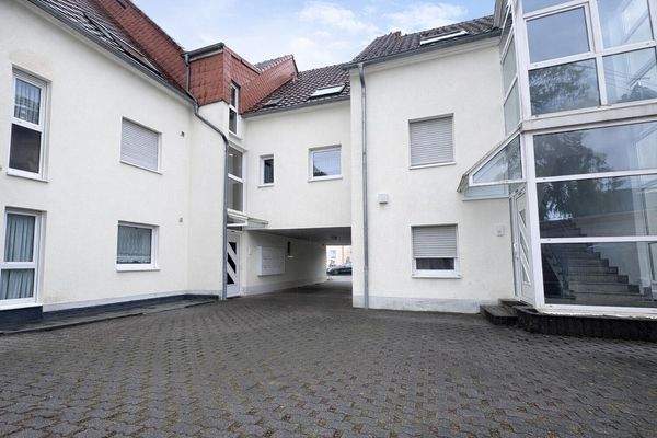 Gebäuderückseite mit Innenhofzugang