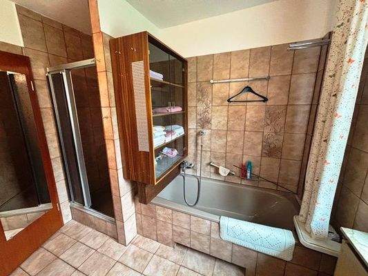 Das Badezimmer im EG