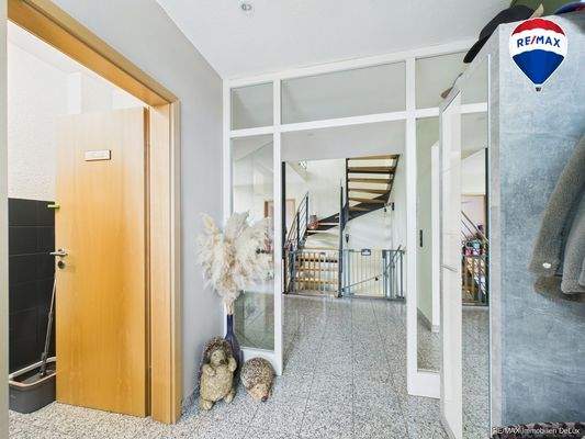 RE/MAX Immobilien DeLux Einfamilienhaus Mettlach-Weiten Eingang