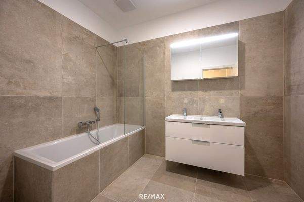 Badezimmer mit Wanne